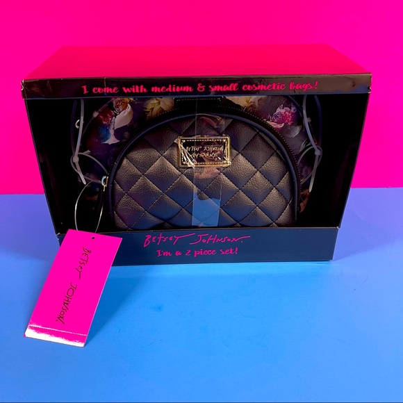 Betsey Johnson Handbags - 💋NWT BETSEY JOHNSON 2PC DOME MAKEUP TRAVEL BAG SET